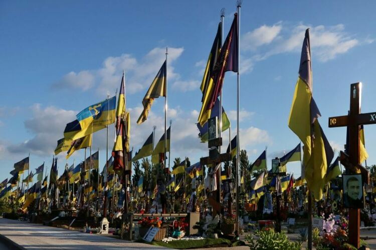 Серия от руски удари в Украйна доведе до десетки убити и стотици ранени