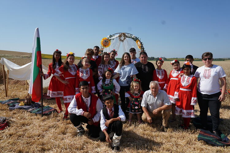 С ритуала „Зажънване“ дадоха официален старт на жътвата 