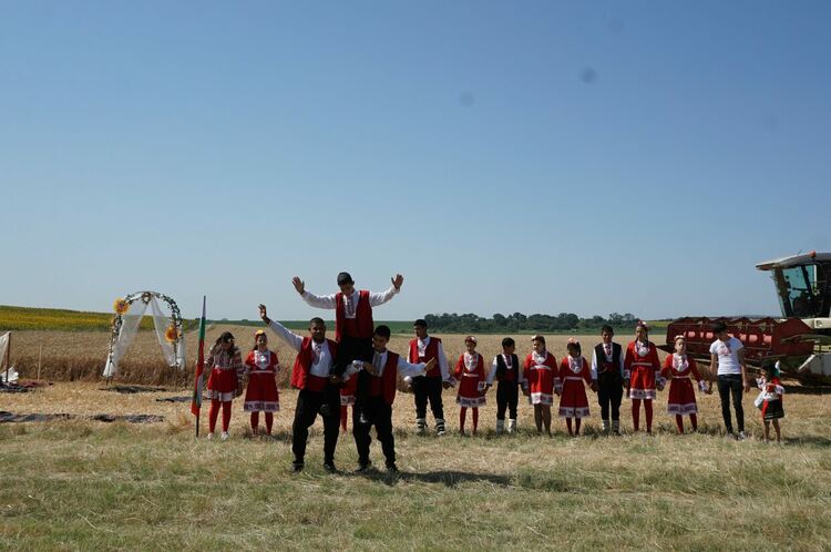 С ритуала „Зажънване“ дадоха официален старт на жътвата 