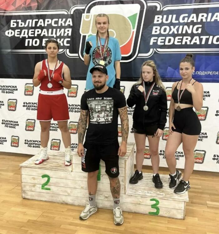 Боксьорките на „Севдалин Василев“ с три медала на първенството за девойки