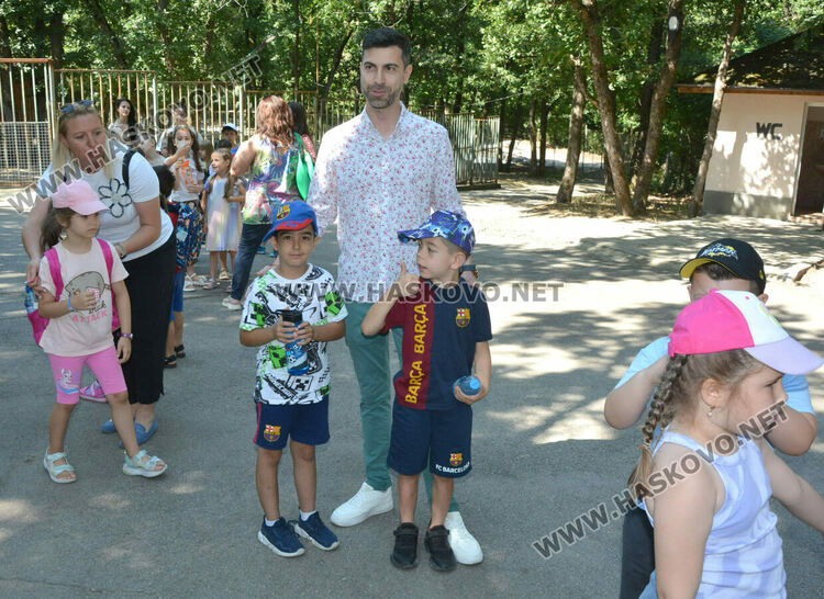 Нови табели в хасковския Зоопарк указват с какво да се хранят животните