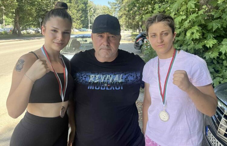 Боксьорките на „Севдалин Василев“ с три медала на първенството за девойки