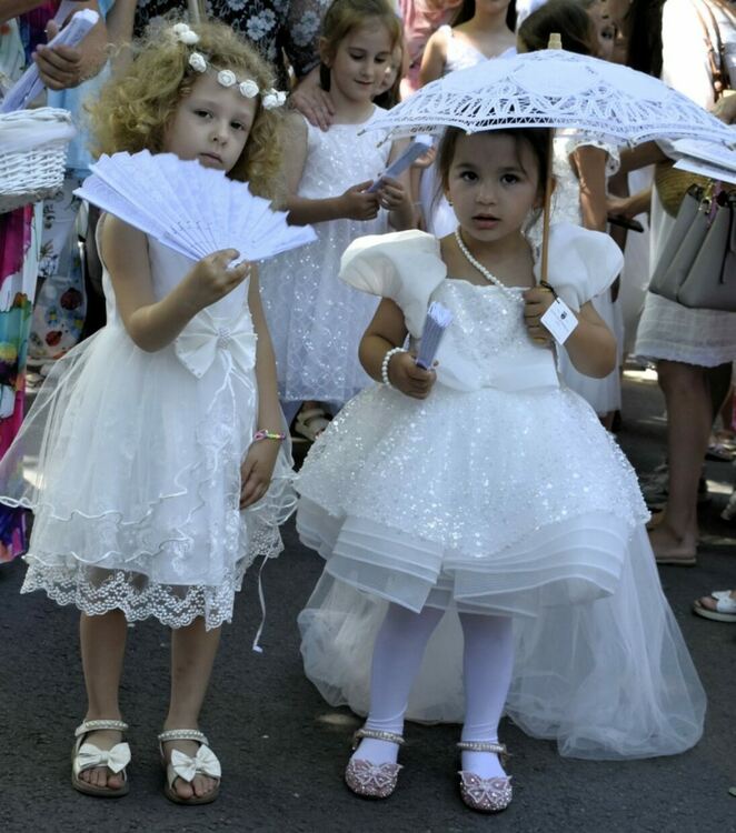 Калиниците в Асеновград: Градът отново „облече“ бяла премяна