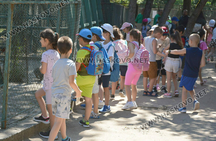 Нови табели в хасковския Зоопарк указват с какво да се хранят животните