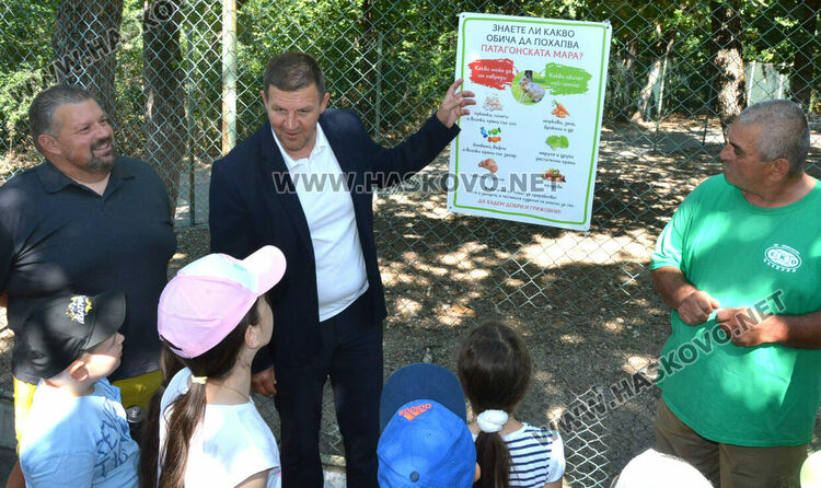 Нови табели в хасковския Зоопарк указват с какво да се хранят животните