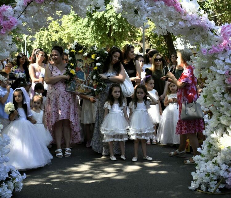 Калиниците в Асеновград: Градът отново „облече“ бяла премяна