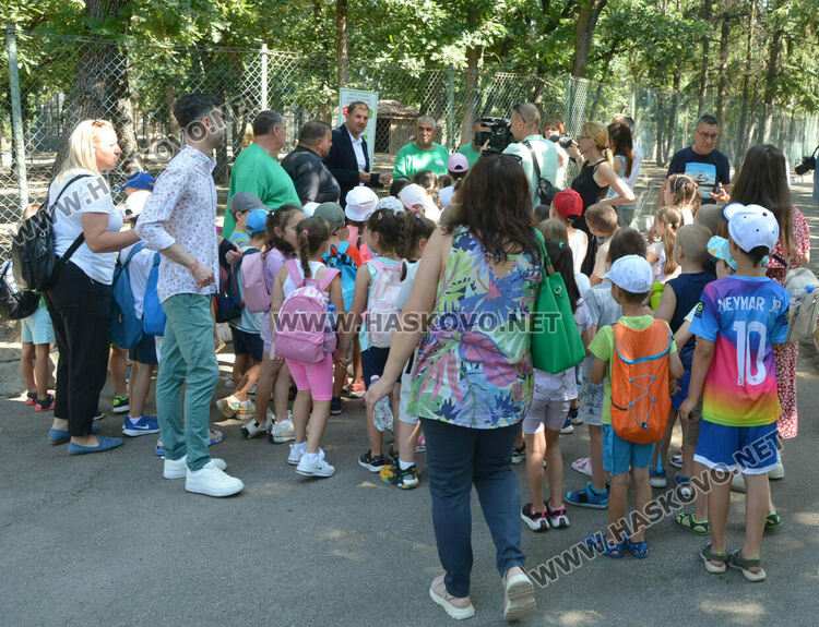 Нови табели в хасковския Зоопарк указват с какво да се хранят животните