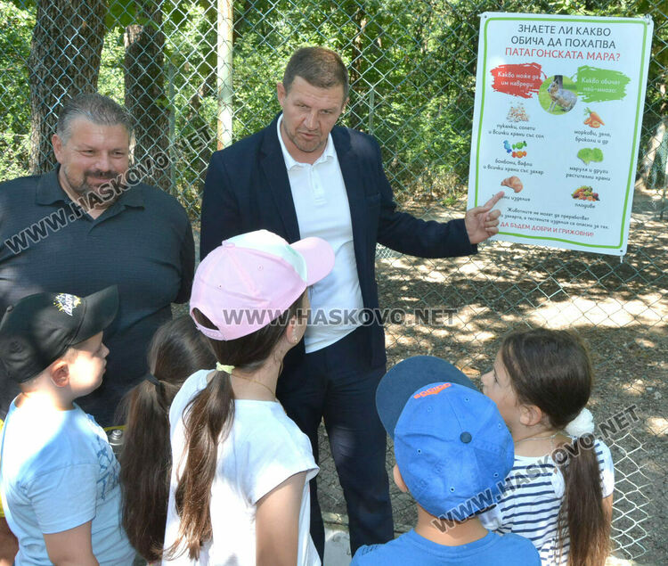 Нови табели в хасковския Зоопарк указват с какво да се хранят животните