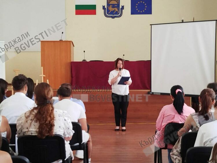 Близо 100 деца от област Кърджали участваха в конференция под мотото „Аз съм млад и избирам живота“