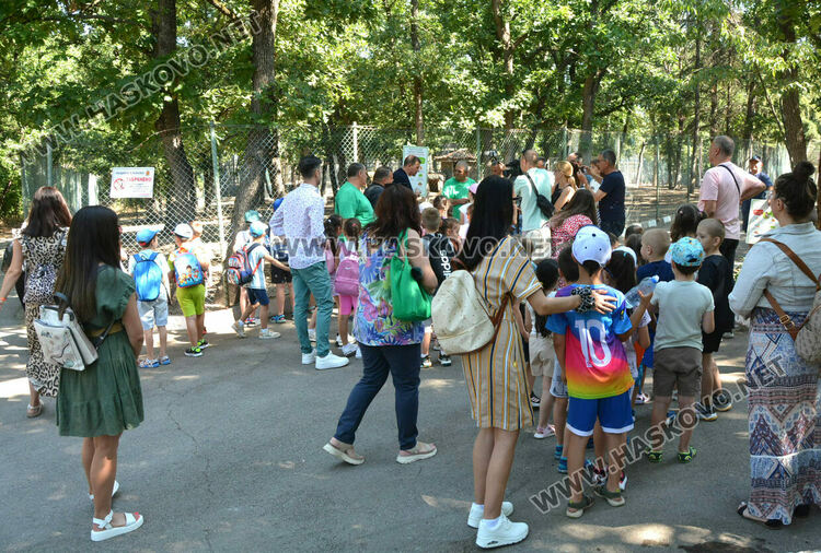 Нови табели в хасковския Зоопарк указват с какво да се хранят животните