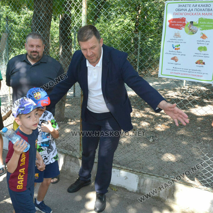 Нови табели в хасковския Зоопарк указват с какво да се хранят животните