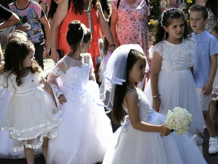 Калиниците в Асеновград: Градът отново „облече“ бяла премяна