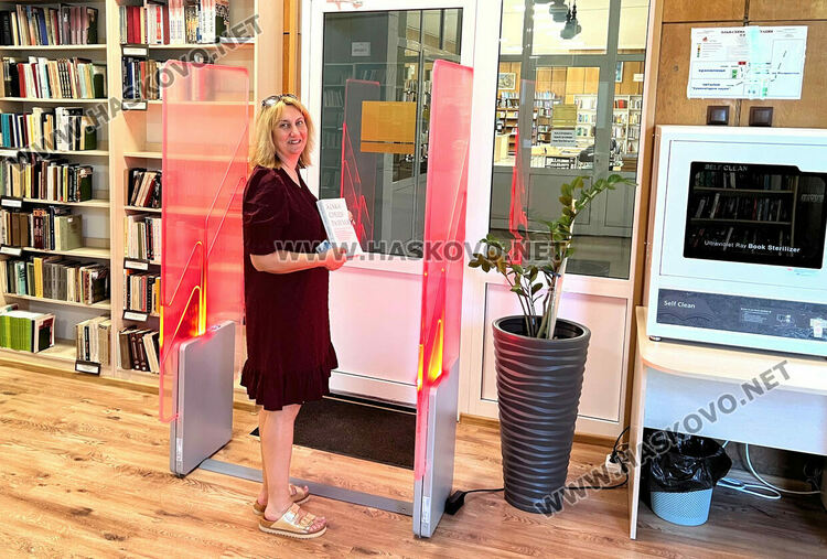 Нова система за автоматично вземане и връщане на книги заработи в библиотеката
