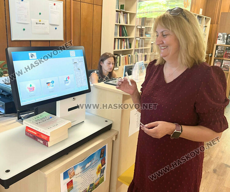 Нова система за автоматично вземане и връщане на книги заработи в библиотеката