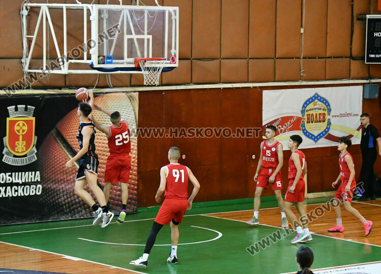 Баскетболистите на „Хасково“ са вицешампиони в Първа дивизия при юношите до 16 г.