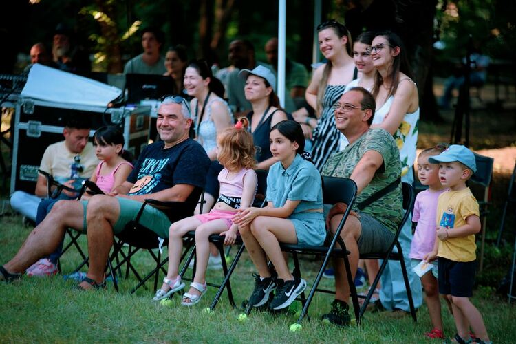 „Сцена на края на града“ вече на две сцени  