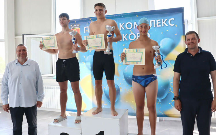 Наградиха победителите в плувното състезание за „Еньовден“ на закрития басейн в Хасково