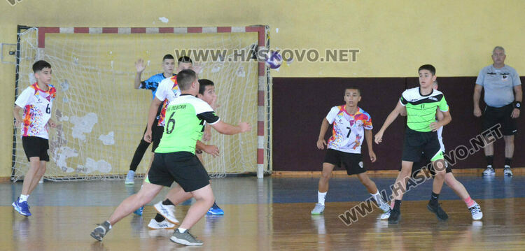 Хандбалистите на „Асти 91“ разгромиха „Левски“ (Левски) в първия мач от финалната фаза в Хасково