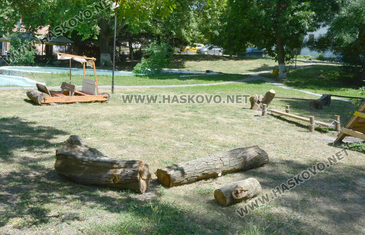 Две дървета паднаха за месец в хасковския парк „Езерата“