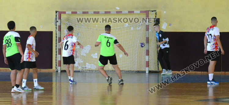 Хандбалистите на „Асти 91“ разгромиха „Левски“ (Левски) в първия мач от финалната фаза в Хасково