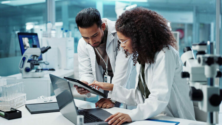 Крачка към бъдещето или опасна игра с природата? Учени започват създаване на човешка ДНК от нулата