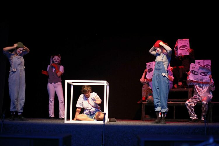 „Сцена на края на града“ вече на две сцени  