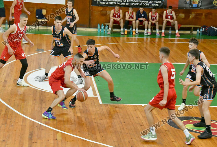 Баскетболистите на „Хасково“ са вицешампиони в Първа дивизия при юношите до 16 г.