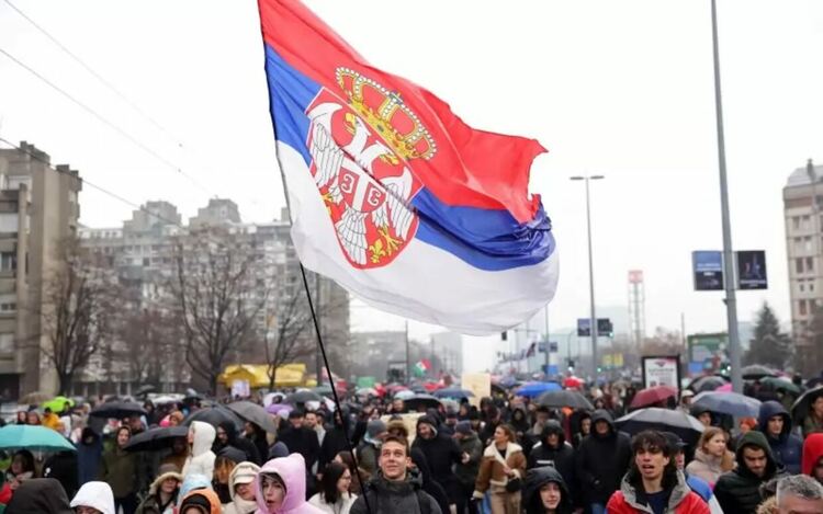 Протестите в Сърбия продължават вече месеци наред. Протестиращите настояват за предсрочни избори, които президентът Александър Вучич отказва.