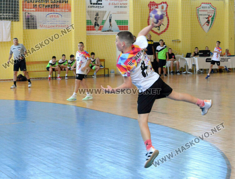 Хандбалистите на „Асти 91“ разгромиха „Левски“ (Левски) в първия мач от финалната фаза в Хасково