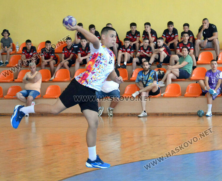 Хандбалистите на „Асти 91“ разгромиха „Левски“ (Левски) в първия мач от финалната фаза в Хасково