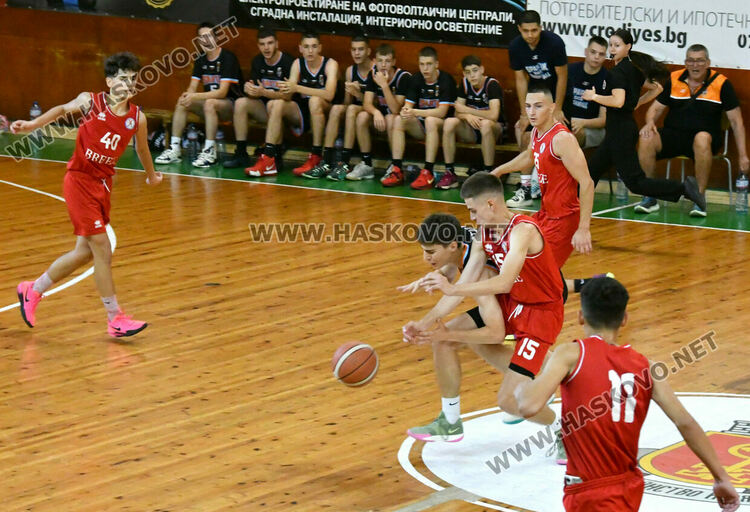 Баскетболистите на „Хасково“ са вицешампиони в Първа дивизия при юношите до 16 г.