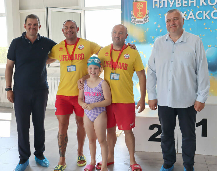 Наградиха победителите в плувното състезание за „Еньовден“ на закрития басейн в Хасково