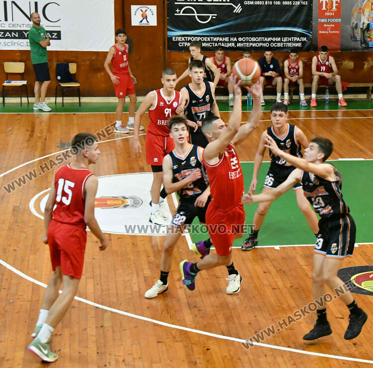 Баскетболистите на „Хасково“ са вицешампиони в Първа дивизия при юношите до 16 г.