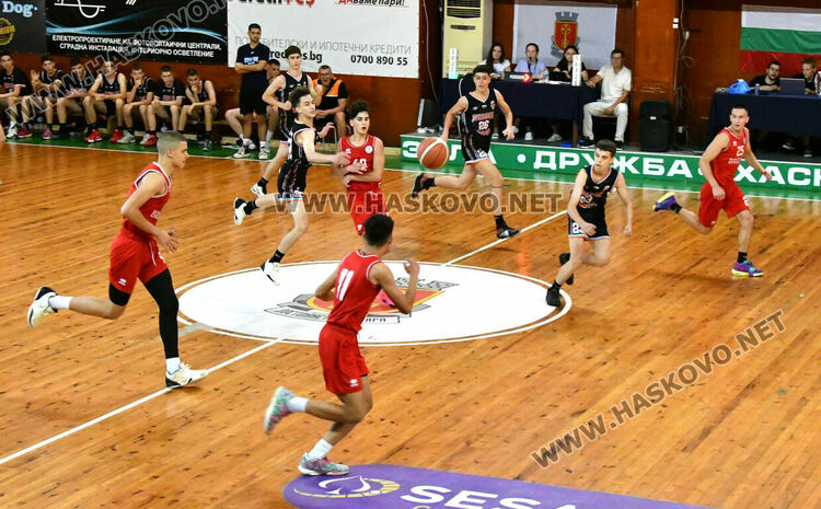 Баскетболистите на „Хасково“ са вицешампиони в Първа дивизия при юношите до 16 г.