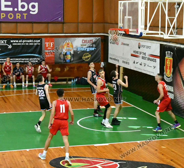 Баскетболистите на „Хасково“ са вицешампиони в Първа дивизия при юношите до 16 г.