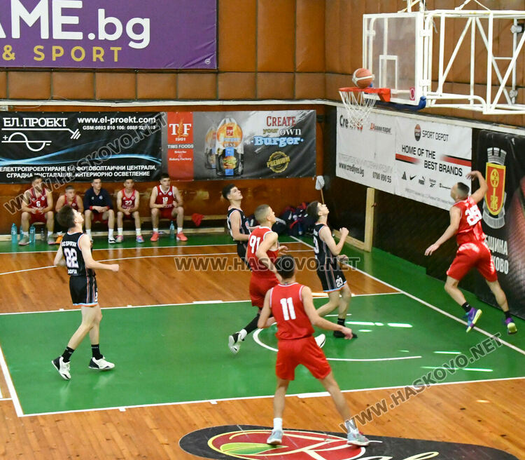Баскетболистите на „Хасково“ са вицешампиони в Първа дивизия при юношите до 16 г.