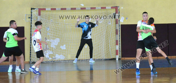 Хандбалистите на „Асти 91“ разгромиха „Левски“ (Левски) в първия мач от финалната фаза в Хасково