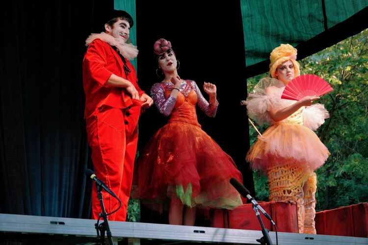 „Сцена на края на града“ вече на две сцени  