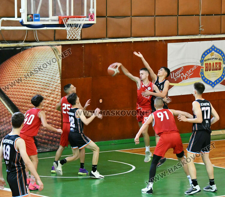 Баскетболистите на „Хасково“ са вицешампиони в Първа дивизия при юношите до 16 г.