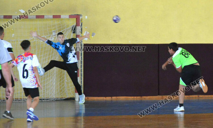 Хандбалистите на „Асти 91“ разгромиха „Левски“ (Левски) в първия мач от финалната фаза в Хасково