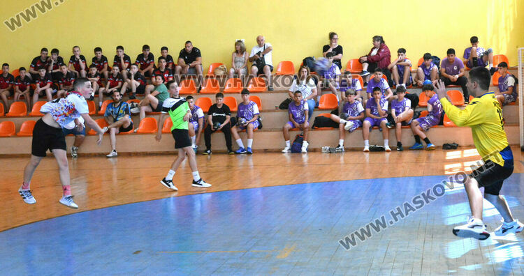 Хандбалистите на „Асти 91“ разгромиха „Левски“ (Левски) в първия мач от финалната фаза в Хасково