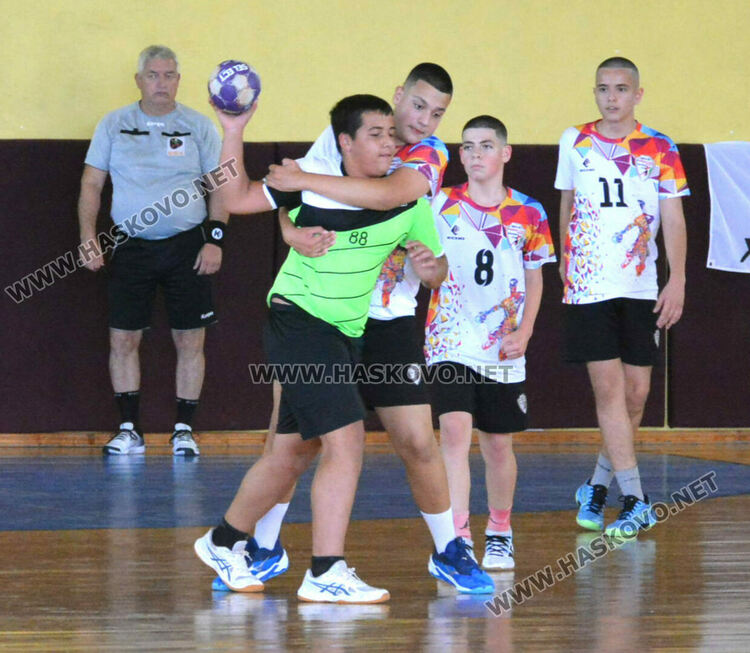 Хандбалистите на „Асти 91“ разгромиха „Левски“ (Левски) в първия мач от финалната фаза в Хасково