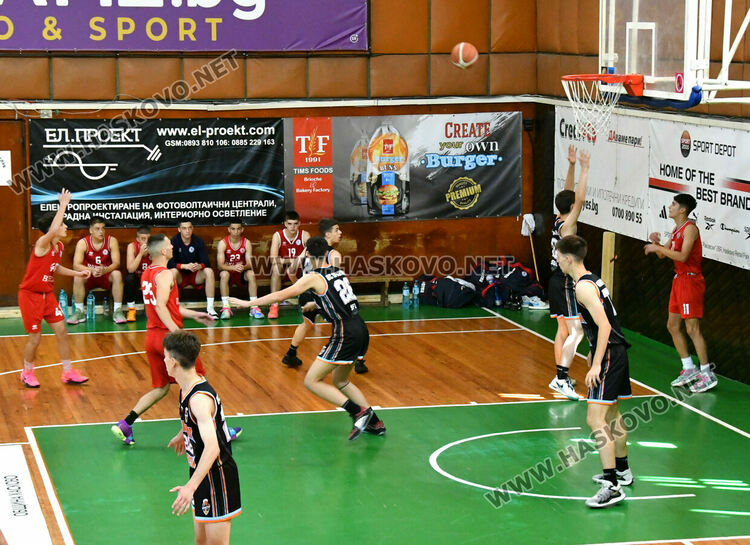 Баскетболистите на „Хасково“ са вицешампиони в Първа дивизия при юношите до 16 г.