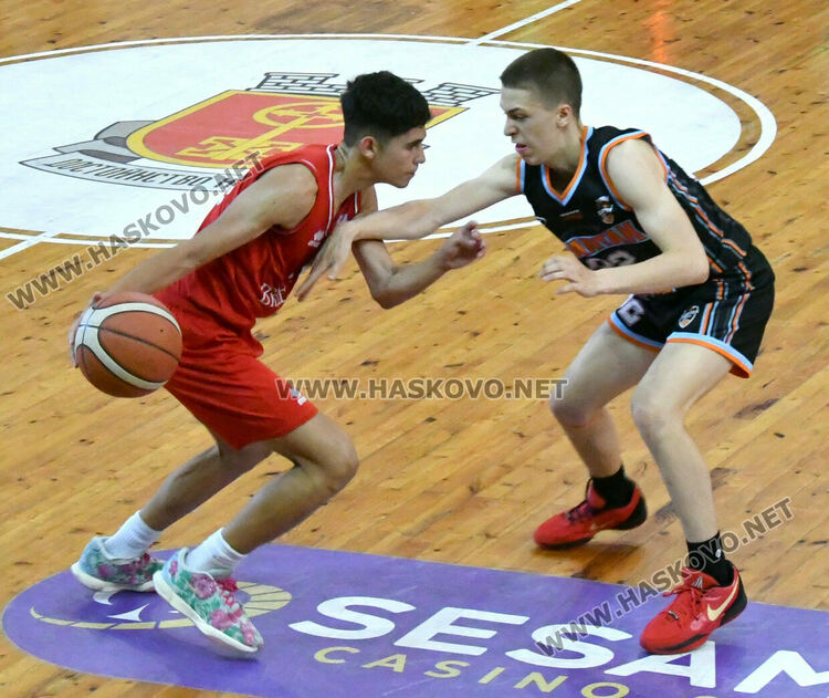 Баскетболистите на „Хасково“ са вицешампиони в Първа дивизия при юношите до 16 г.