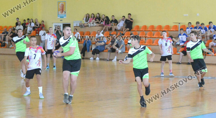 Хандбалистите на „Асти 91“ разгромиха „Левски“ (Левски) в първия мач от финалната фаза в Хасково