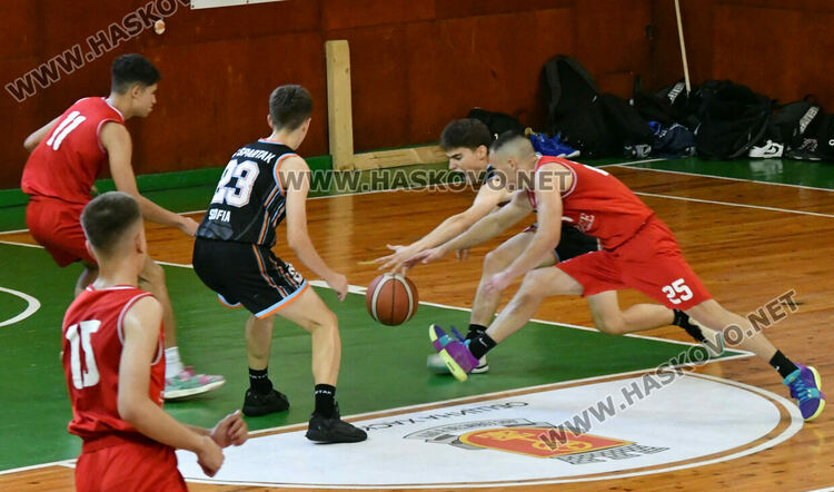 Баскетболистите на „Хасково“ са вицешампиони в Първа дивизия при юношите до 16 г.