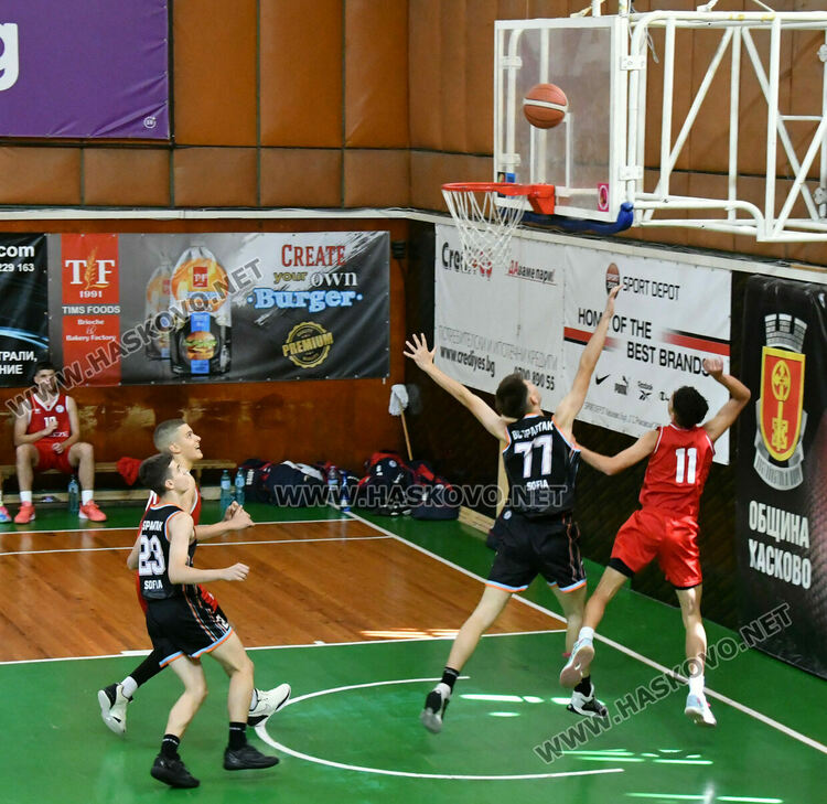 Баскетболистите на „Хасково“ са вицешампиони в Първа дивизия при юношите до 16 г.