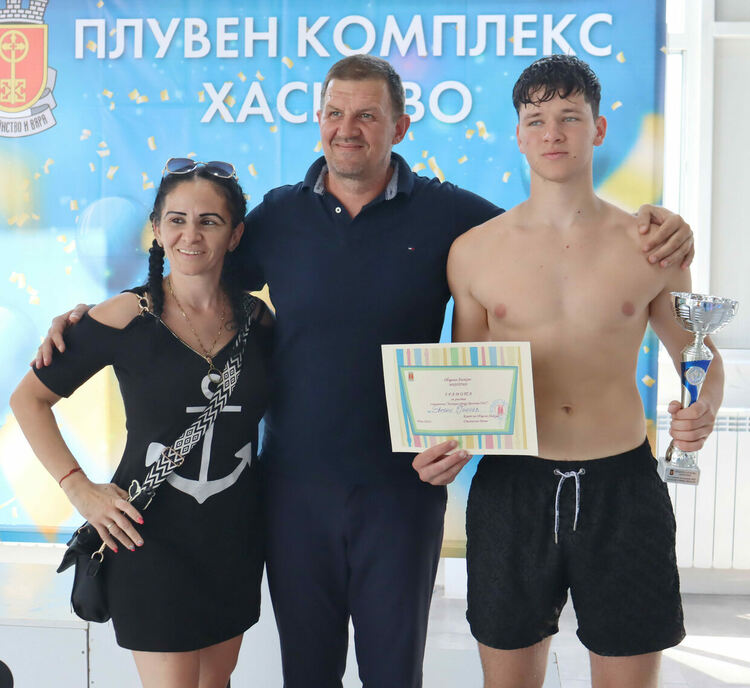 Наградиха победителите в плувното състезание за „Еньовден“ на закрития басейн в Хасково