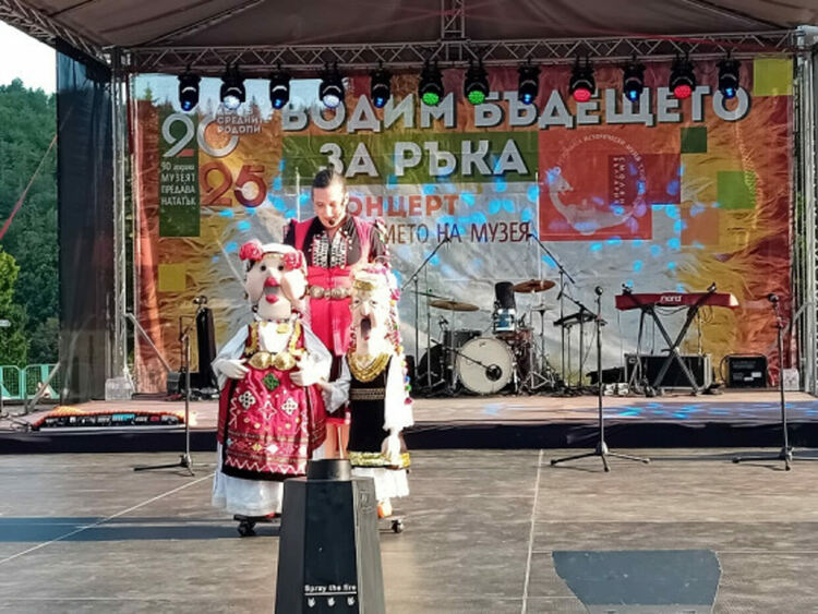 Стотици се събраха на празника на музея в Смолян