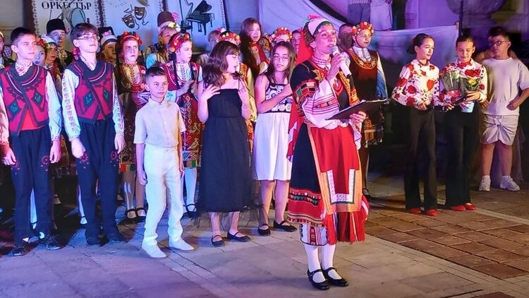 С голям концерт на открито Домът на културата приключи сезон 2024/2025 г.,